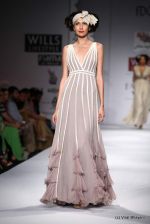 Model walk the ramp for Paras and Shalini Show at Wills Lifestyle India Fashion Week 2012 day 1 on 6th Oct 2012 (34).JPG